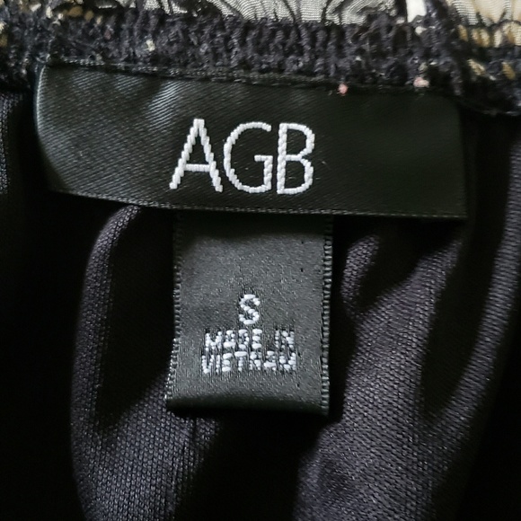 NWOT Blouse with belle sleeves - Picture 4 of 4